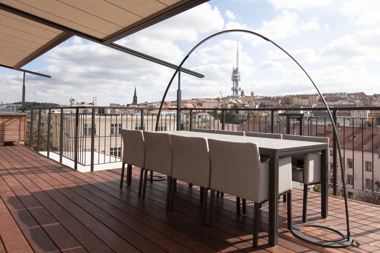 Dvě terasy nad Prahou